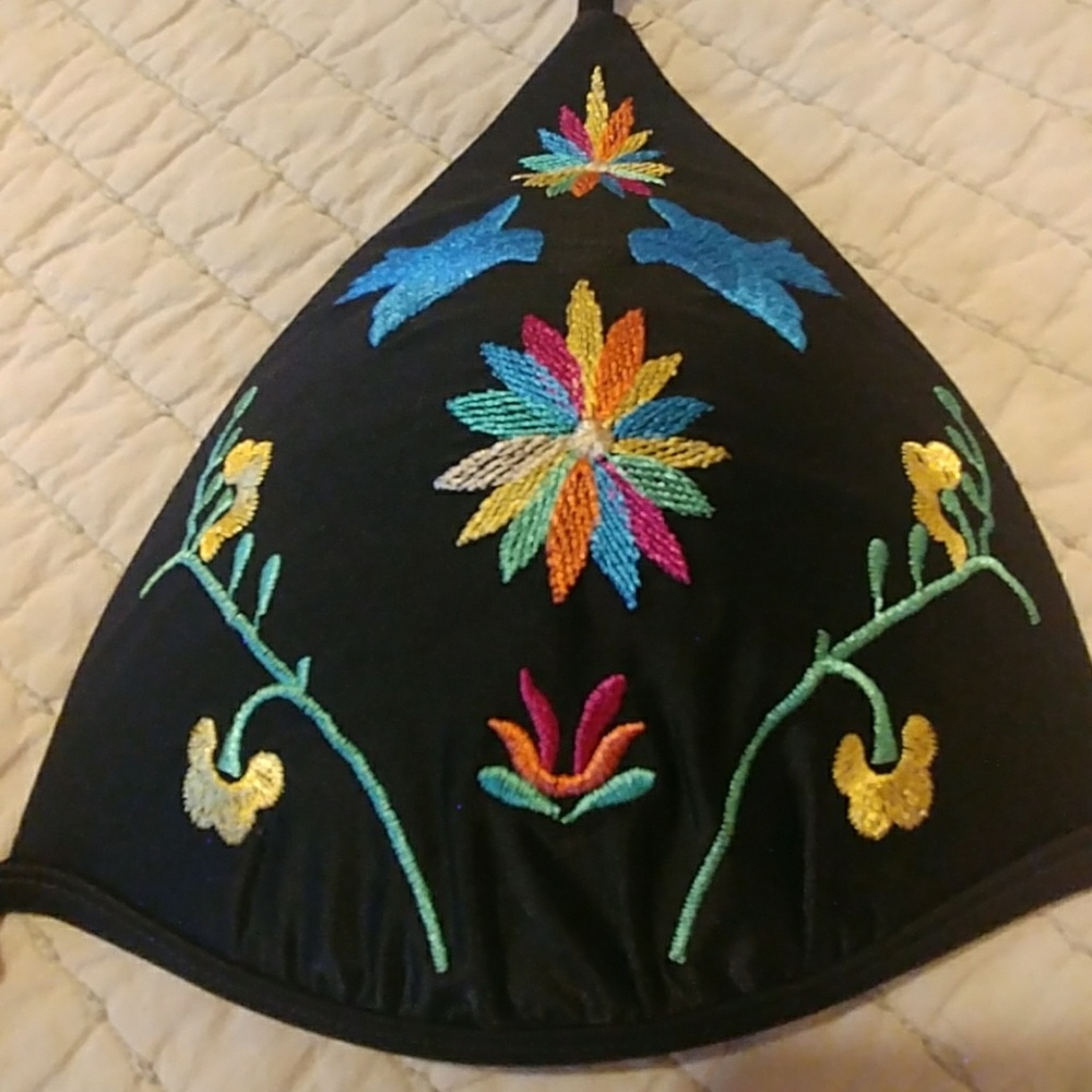 Embroidered Bikini - Picture 3 of 6